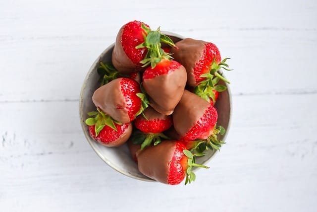 Chocolate-Covered Strawberries 1 Healthy Romantic Dinners
