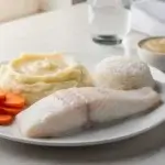 A plate of soft, low-fiber foods illustrating what is gi soft diet for digestive healing.